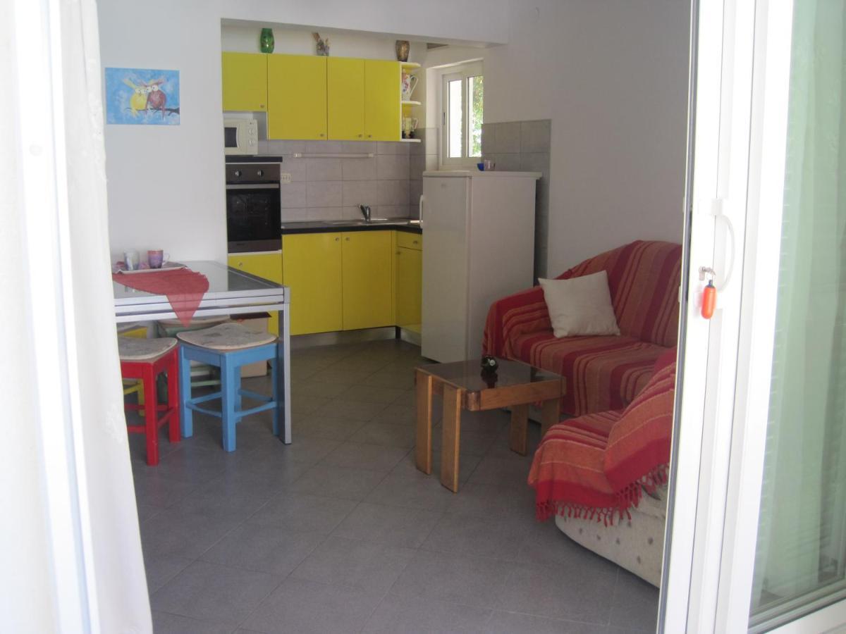 Apartments By The Sea Maslinica, Solta - 14748 Exterior foto