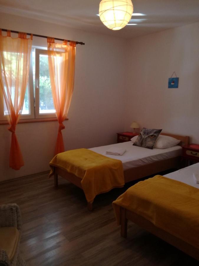 Apartments By The Sea Maslinica, Solta - 14748 Exterior foto